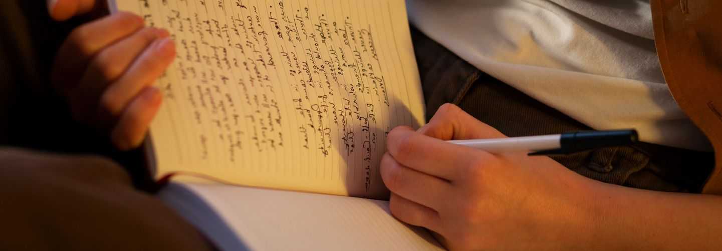 DIPLOMATURA EN ESCRITURA CREATIVA