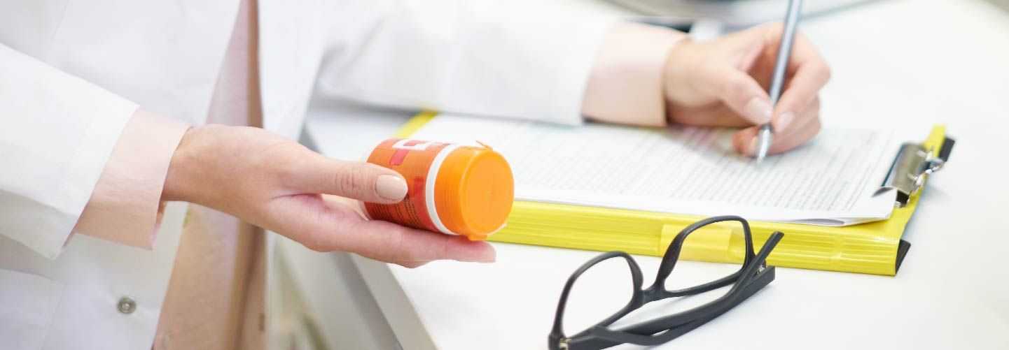 VALIDACIÓN FARMACÉUTICA DE LAS PRESCRIPCIONES MÉDICAS Y SEGUIMIENTO DE PACIENTES