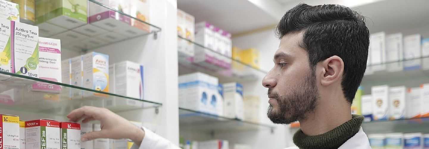 VALIDACIÓN FARMACÉUTICA DE LAS PRESCRIPCIONES MÉDICAS Y SEGUIMIENTO DE PACIENTES